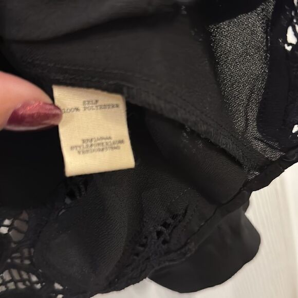 Beautiful black top ! GIMMICKS BY BUCKLE SIZE MEDIUM - Picture 5 of 10